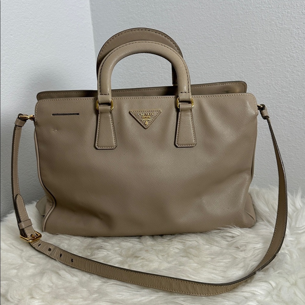 💯Authentic Prada tote Beige Leather bag🍀 - Picture 12 of 17